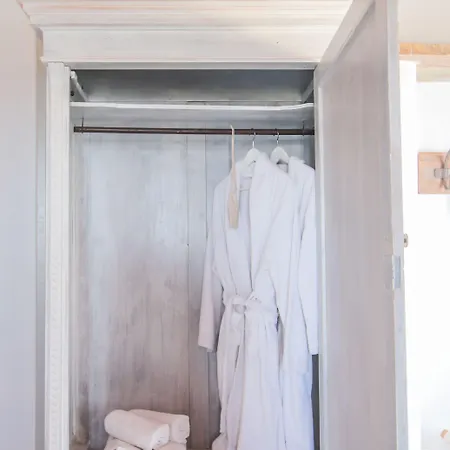 Гостевой дом Sea View Exclusive - Tinos 4*